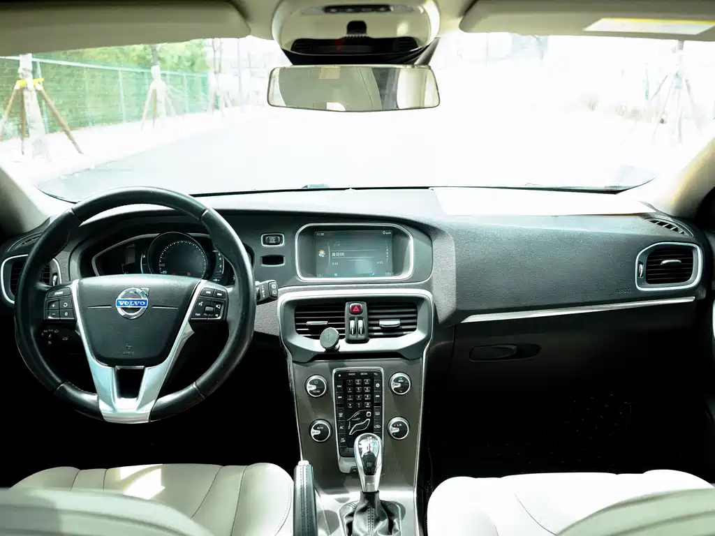 Volvo V40 2016 — фото 10
