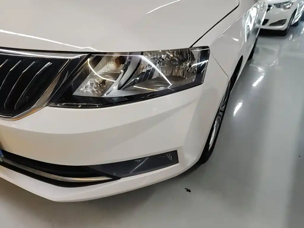 Skoda Rapid 2018 — фото 24