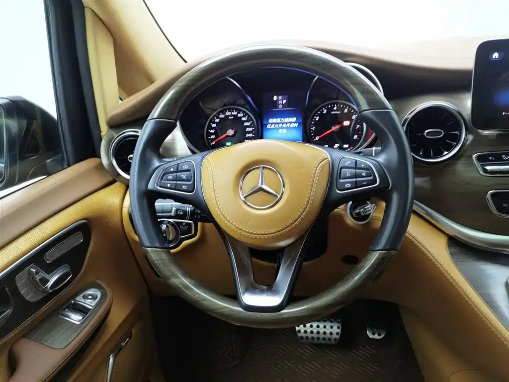 Mercedes-Benz V-Class 2022 — фото 11