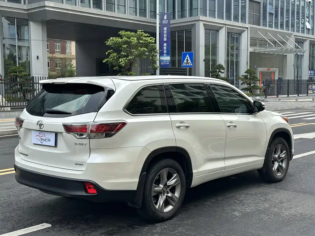 Toyota Highlander 2016 — фото 4