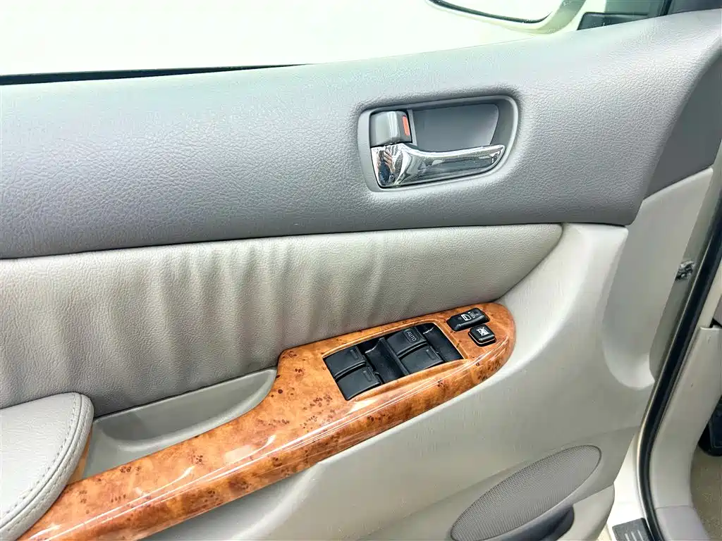 Toyota Sienna 2011 — фото 9
