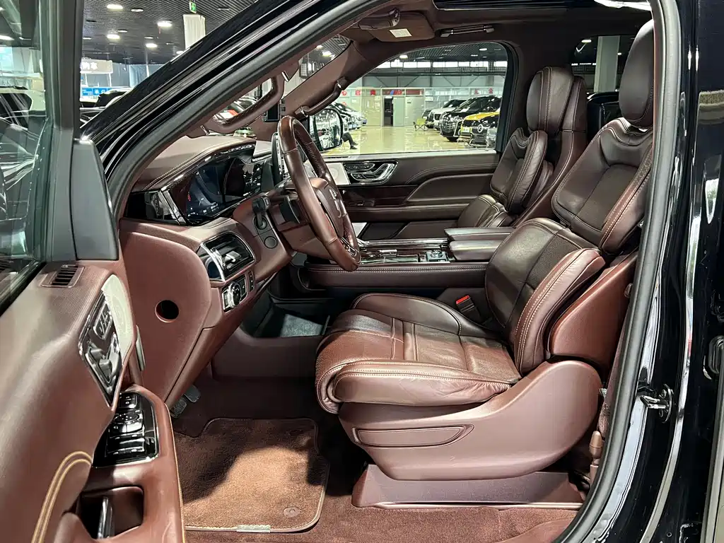 Lincoln Navigator 2021 — фото 10