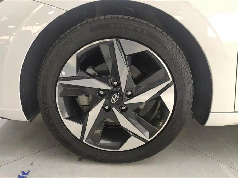 Hyundai Elantra 2023