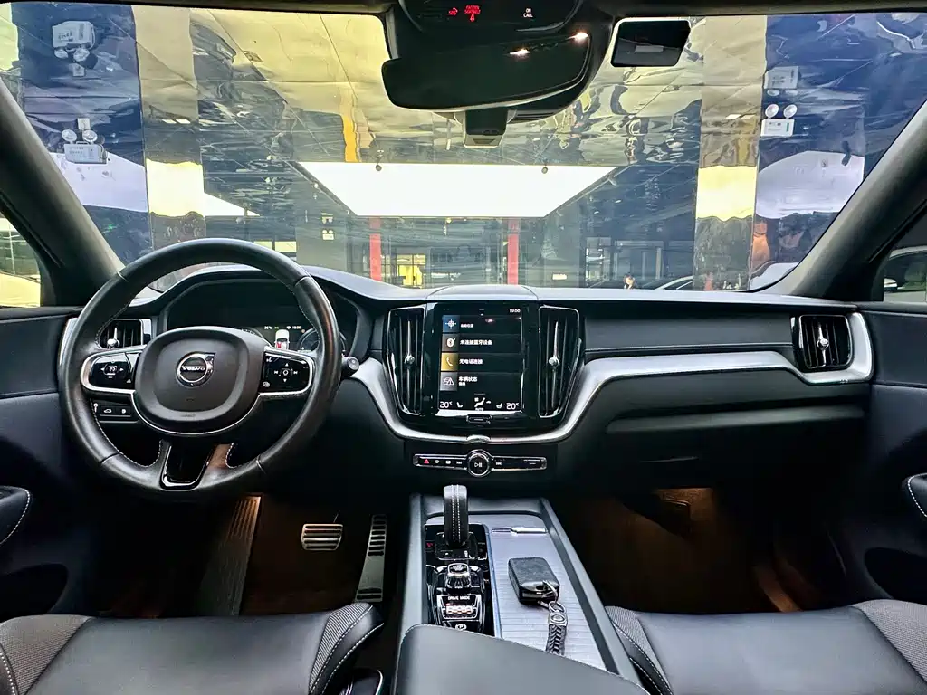 Volvo XC60 PHEV 2020 — фото 11