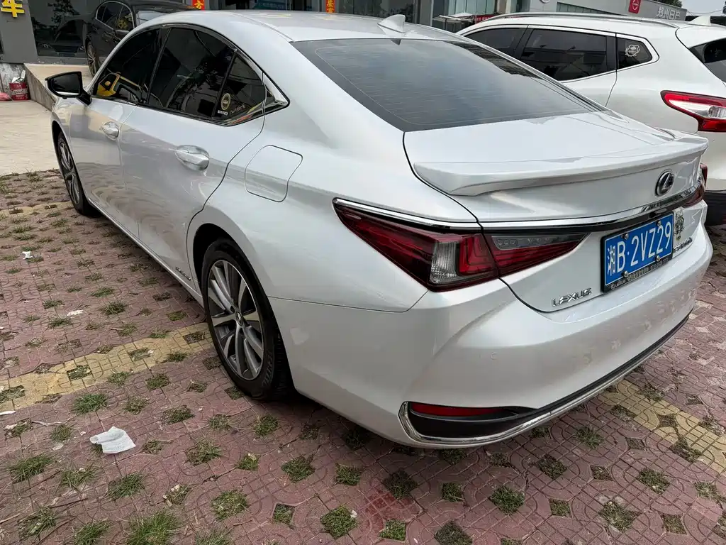Lexus ES 2019