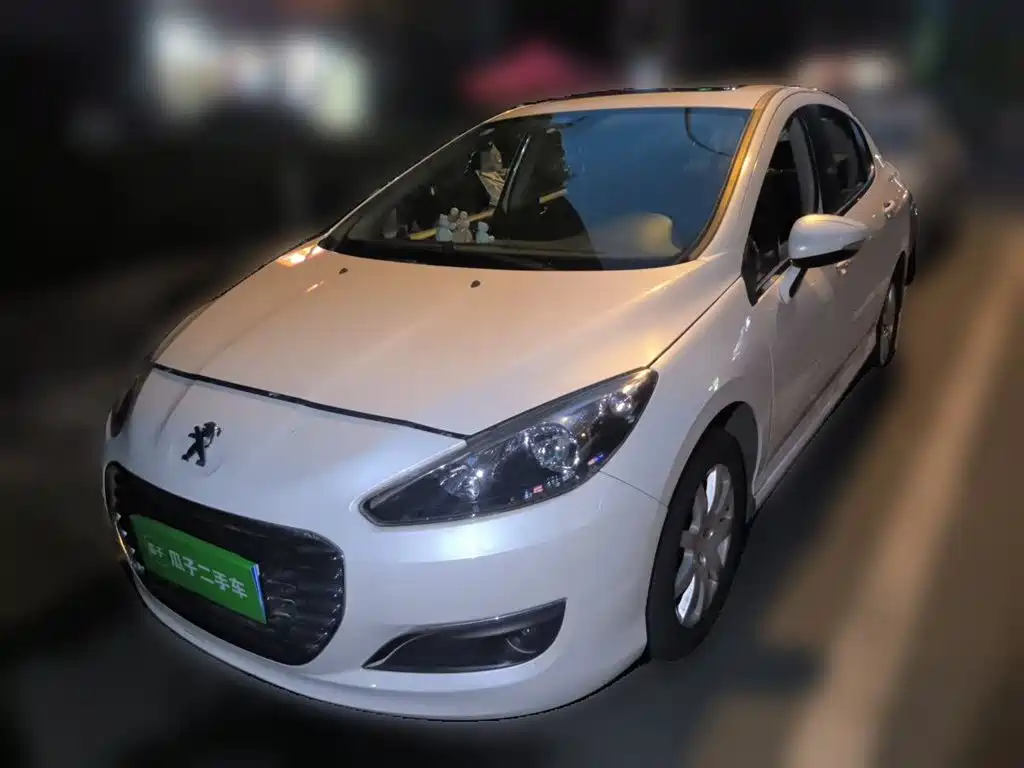 Peugeot 308 2015 — фото 1