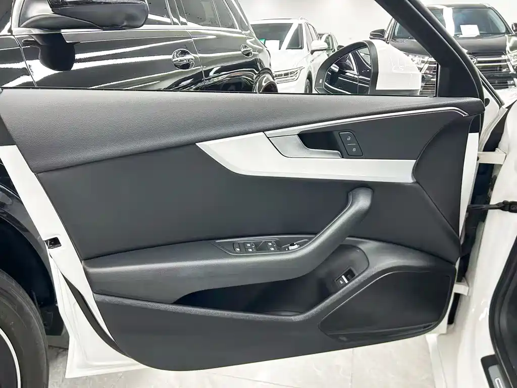 Audi A4L 2020 — фото 12