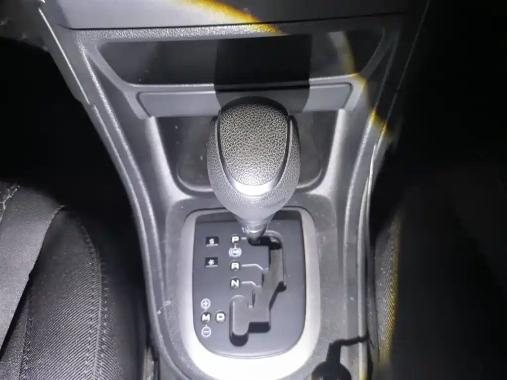 Peugeot 308 2015 — фото 15