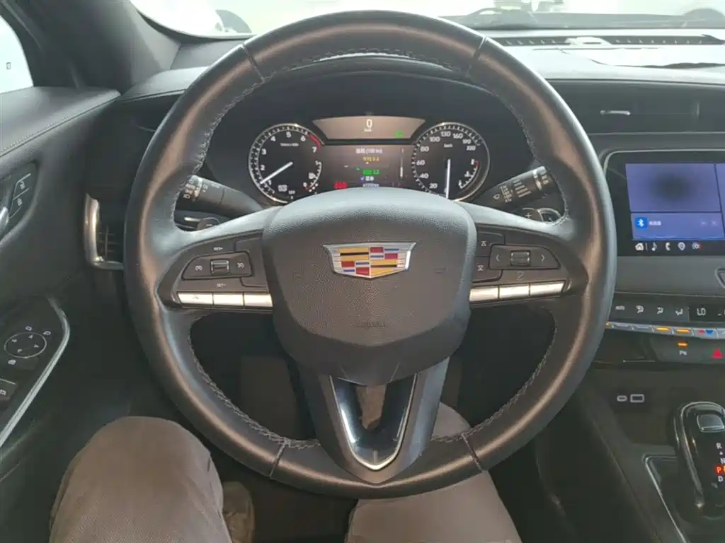 Cadillac XT4 2023 — фото 11