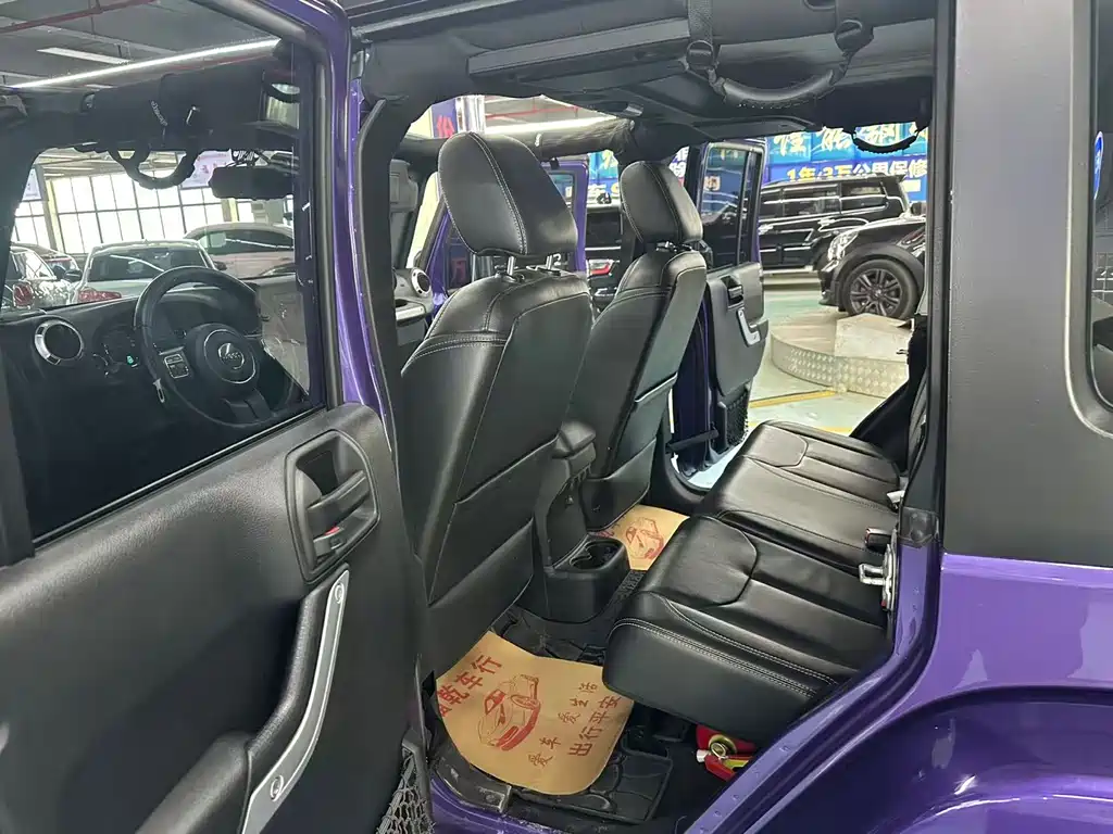 Jeep Wrangler 2018 — фото 13