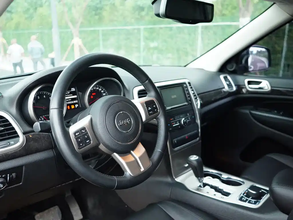 Jeep Grand Cherokee 2013 — фото 9