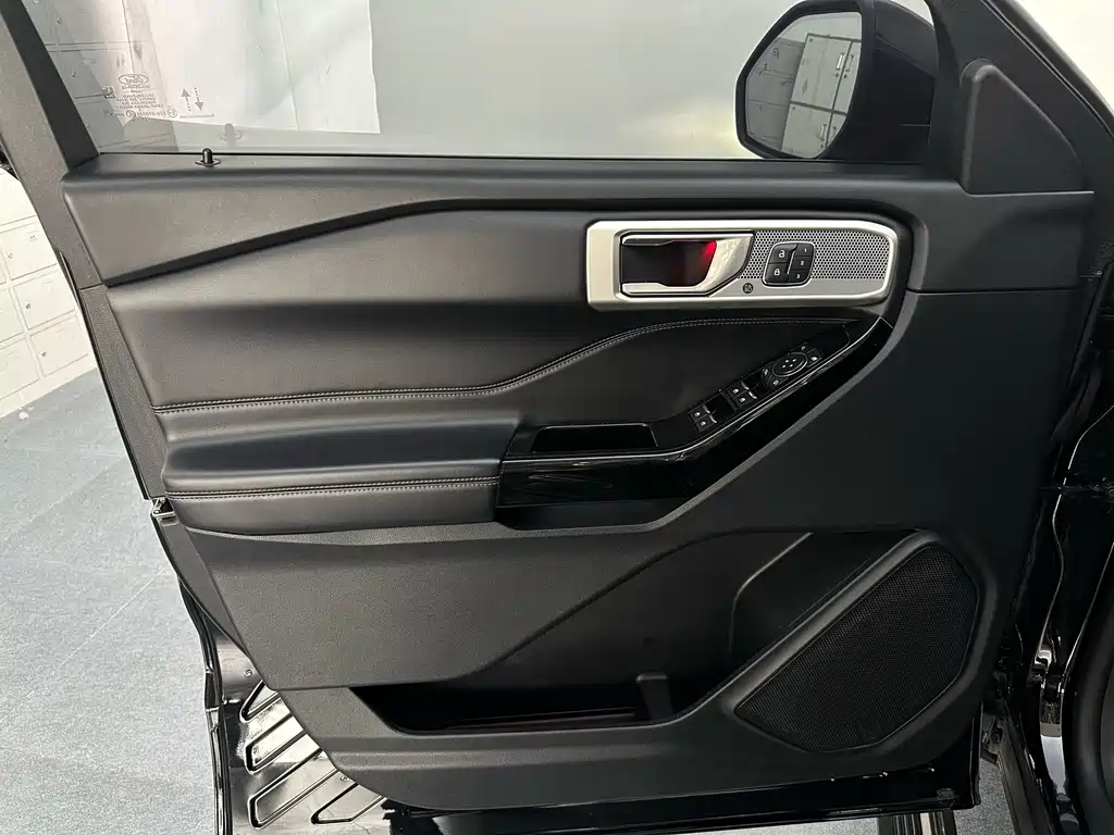Ford Explorer 2021 — фото 10
