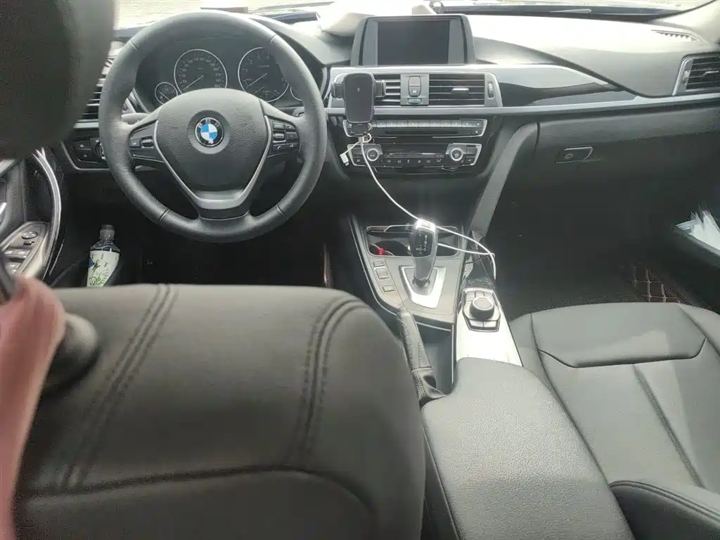 BMW 3 Series 2017 — фото 13