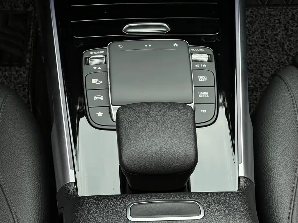 Mercedes-Benz GLB 2023 — фото 18