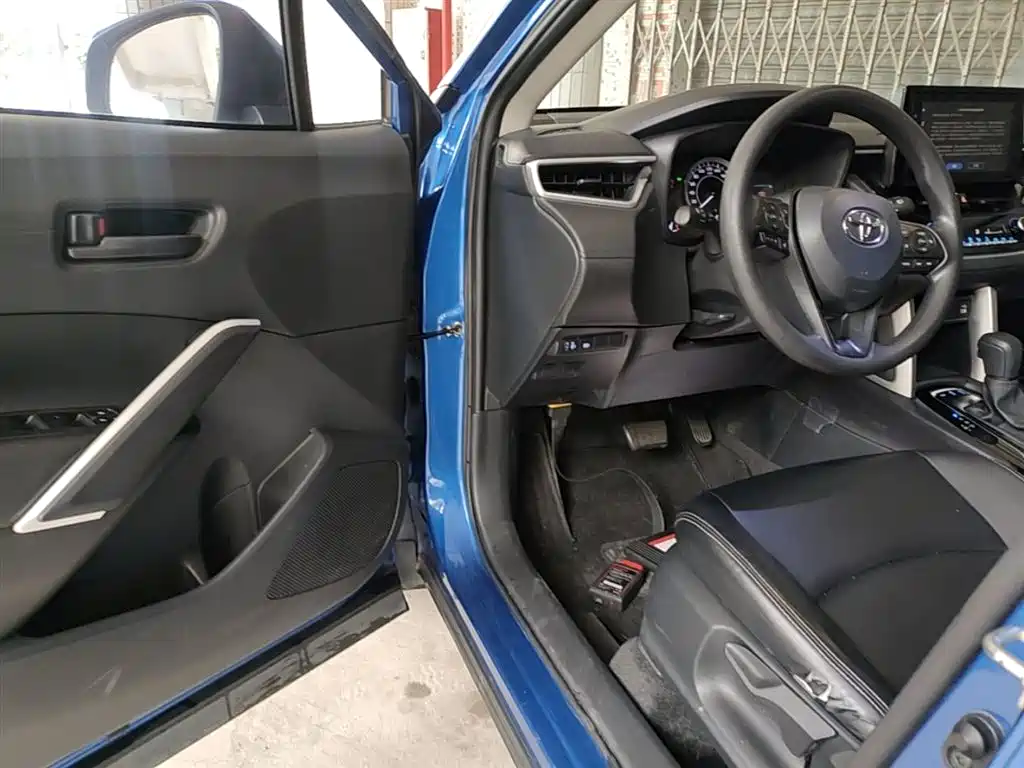 Toyota Corolla Cross 2022 — фото 16