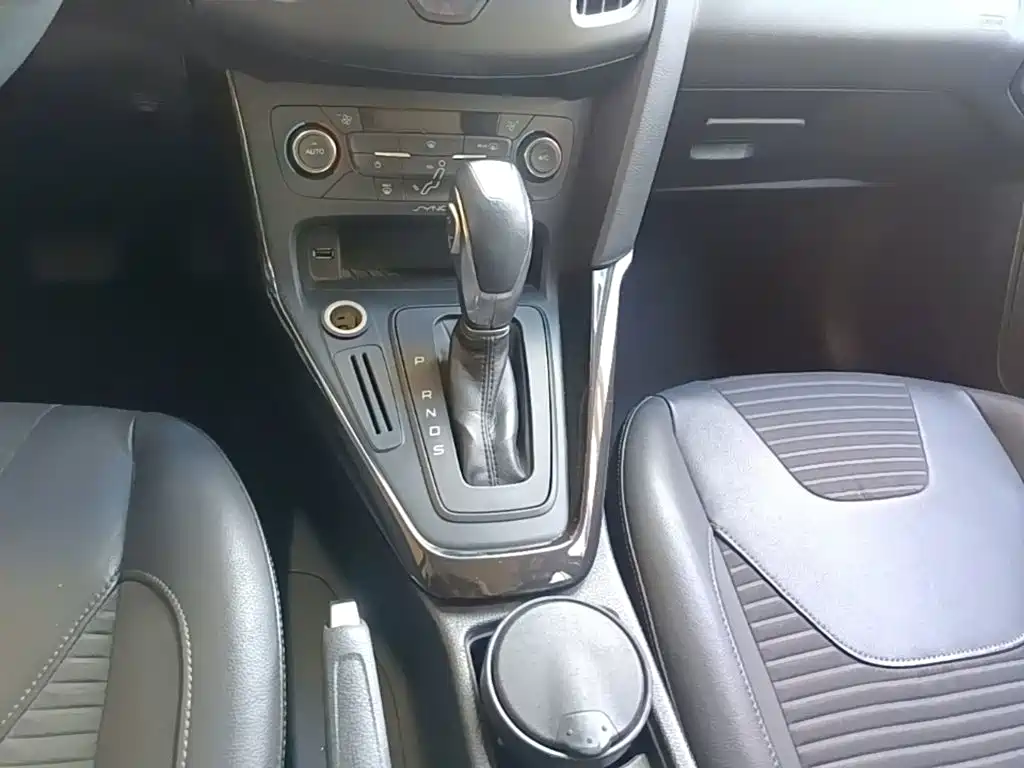 Ford Focus 2015 — фото 14