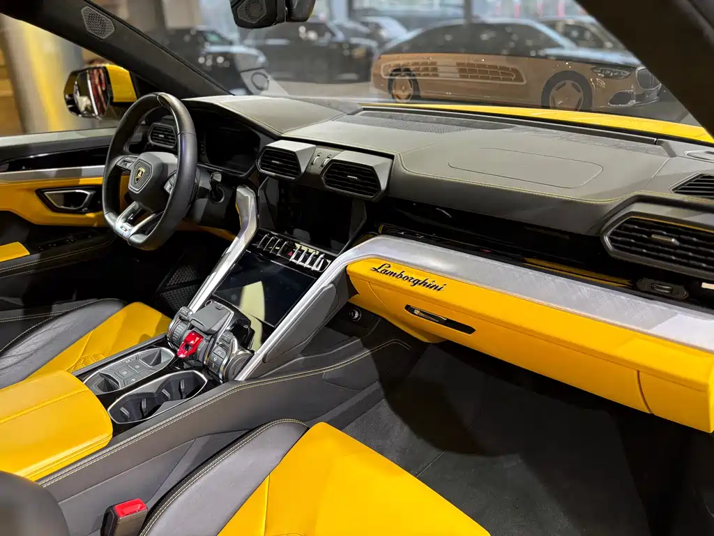 Lamborghini Urus 2019 — фото 18
