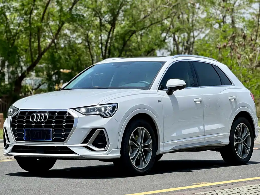 Audi Q3 2021 — фото 1
