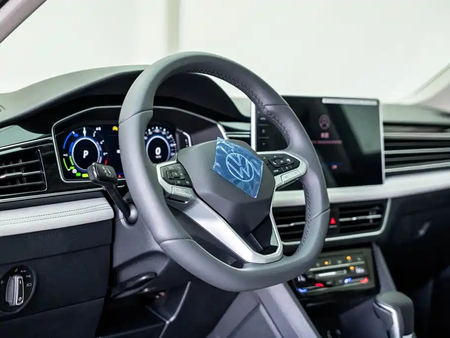 Volkswagen Tiguan L Plug-In Hybrid 2025 — фото 10