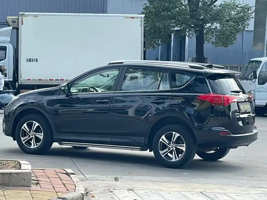 Toyota RAV4 2016 — фото 9
