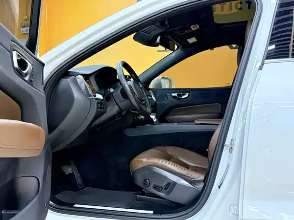 Volvo XC60 2021