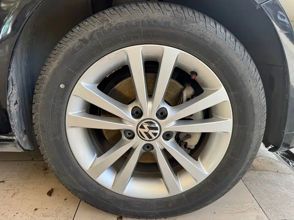 Volkswagen Sagitar 2011