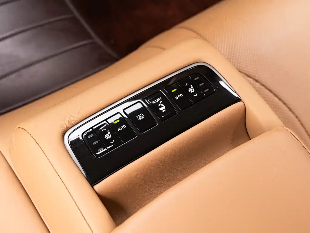 Lexus LS 2019 — фото 18
