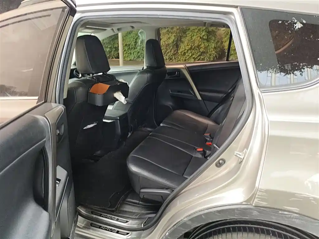 Toyota RAV4 2015 — фото 15