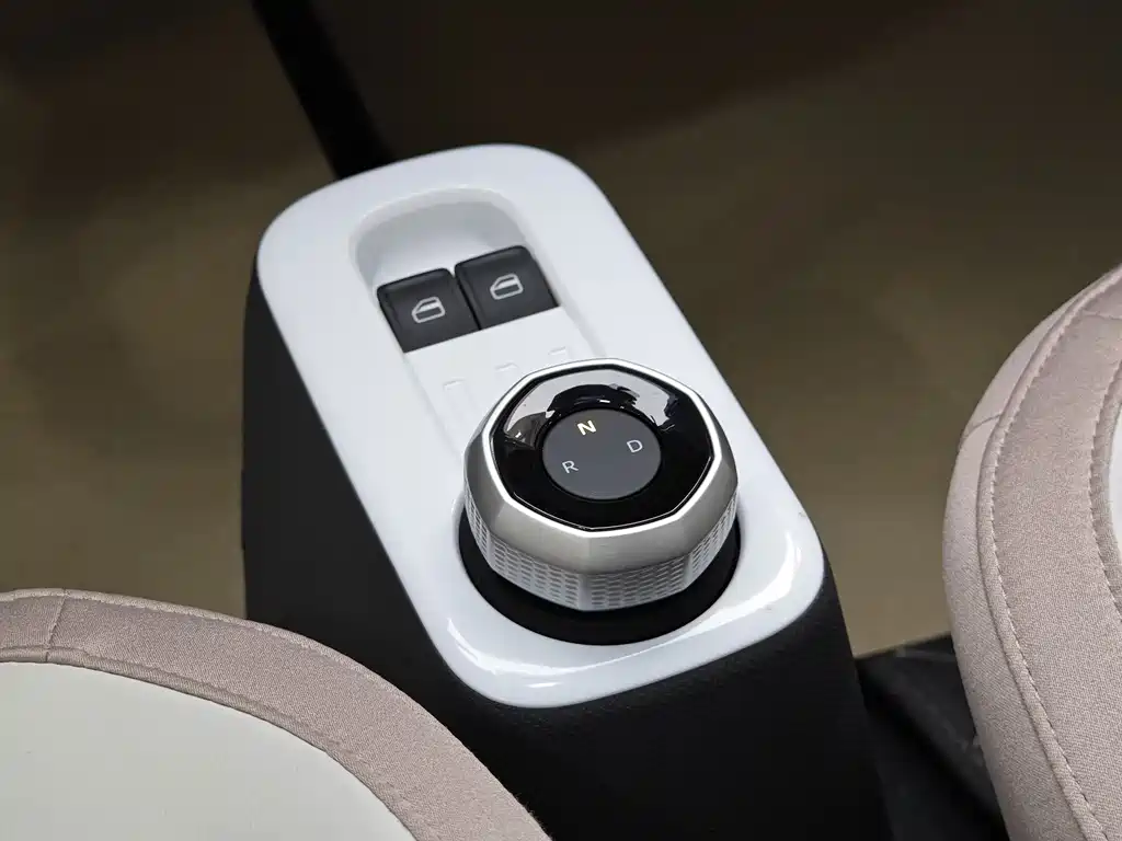 Geely Galaxy Panda 2025 — фото 17