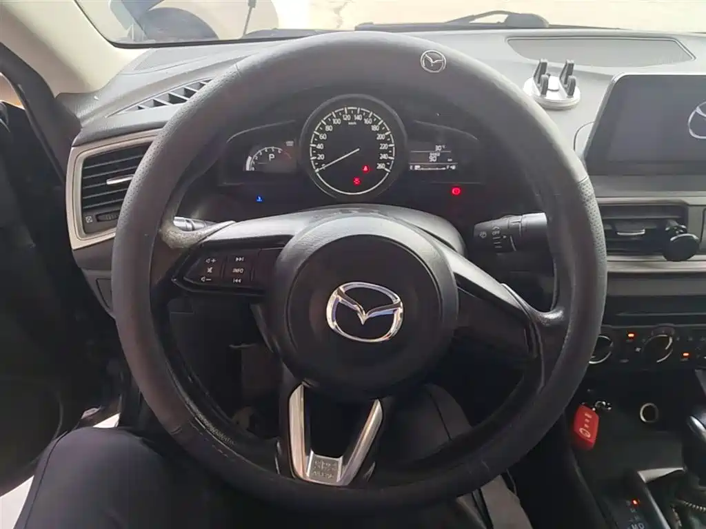 Mazda 3 Axela 2018 — фото 11