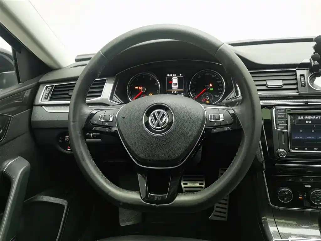 Volkswagen Passat 2017 — фото 11
