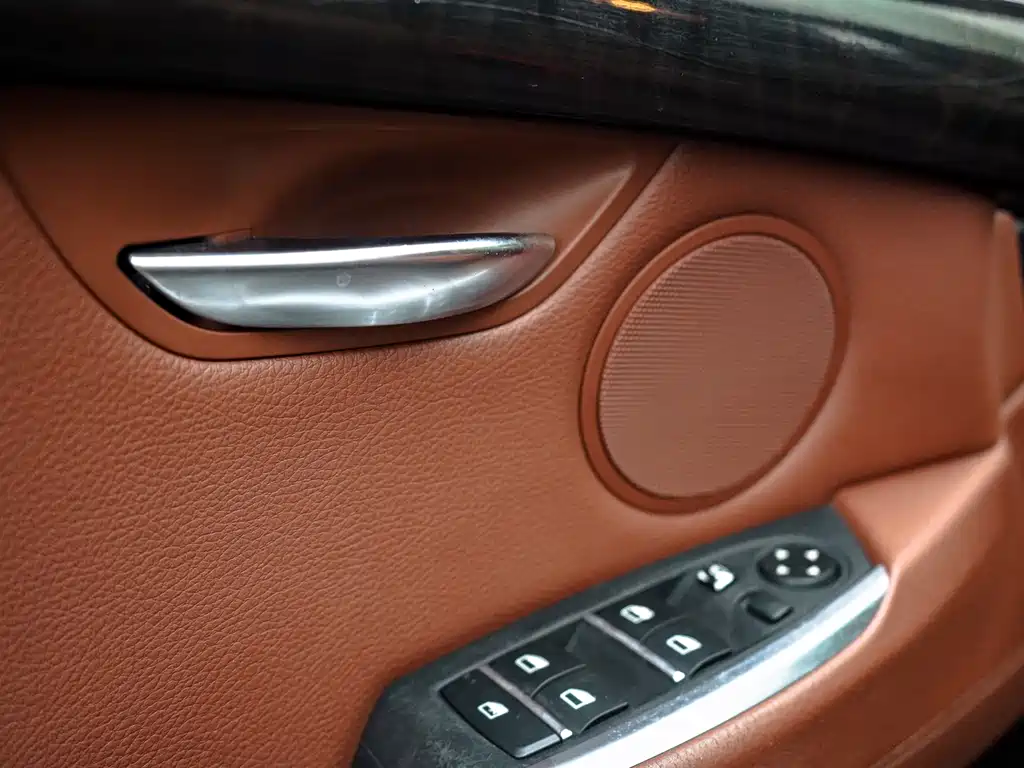 BMW 5 Series GT 2012 — фото 16