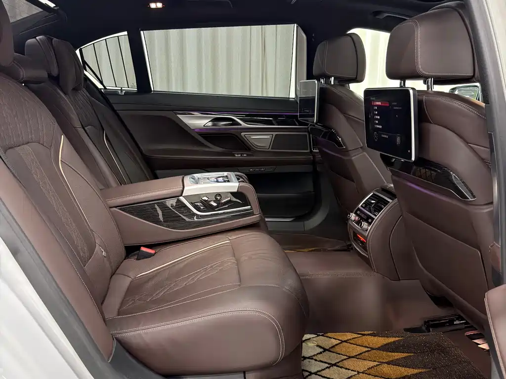 BMW 7 Series 2019 — фото 19