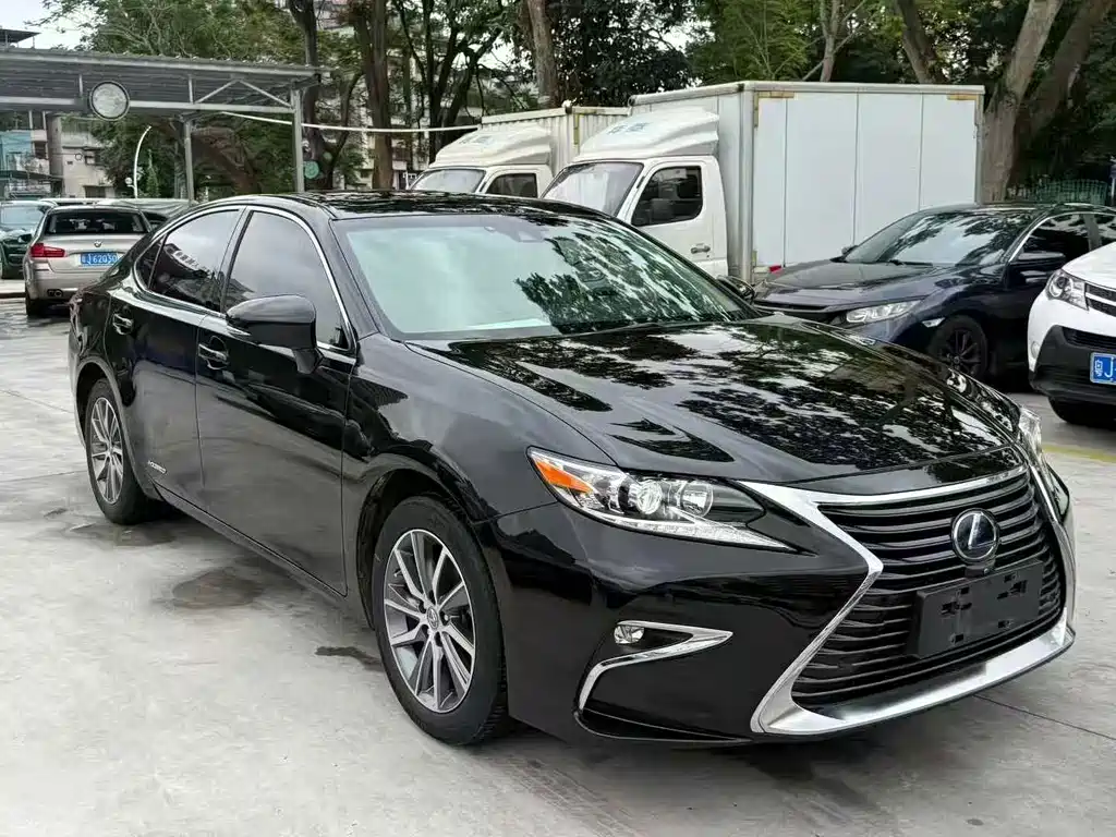 Lexus ES 2017 — фото 3