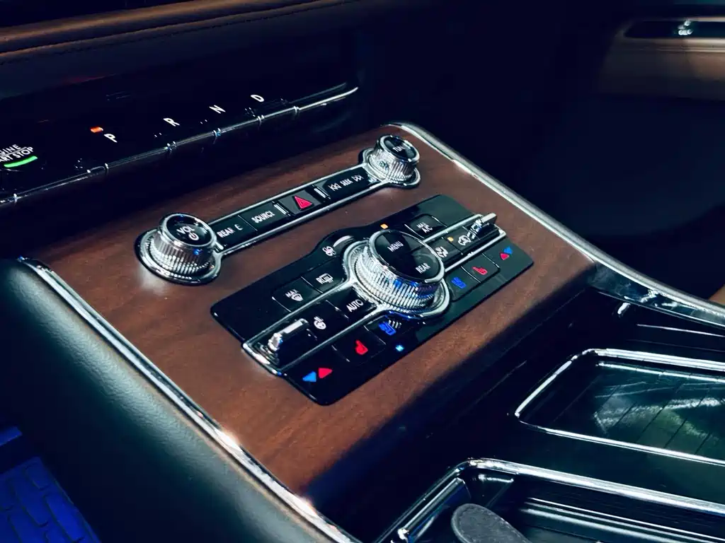 Lincoln Aviator 2022 — фото 12