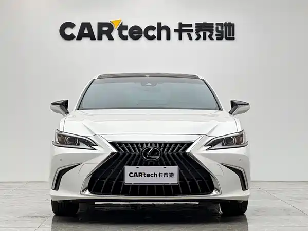 Lexus ES 2022