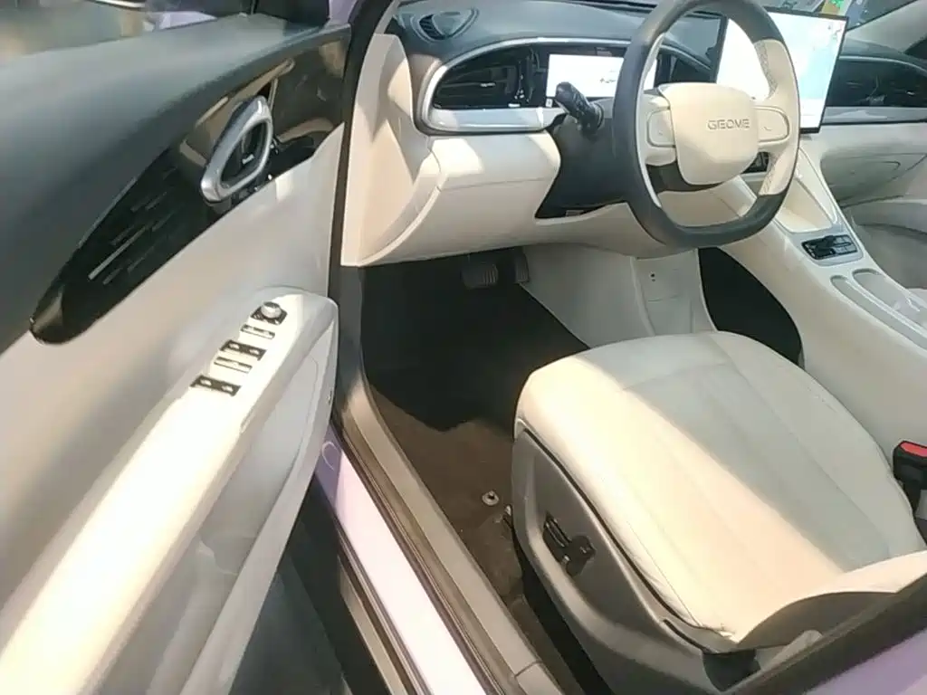 Geely Galaxy Starwish 2025 — фото 16