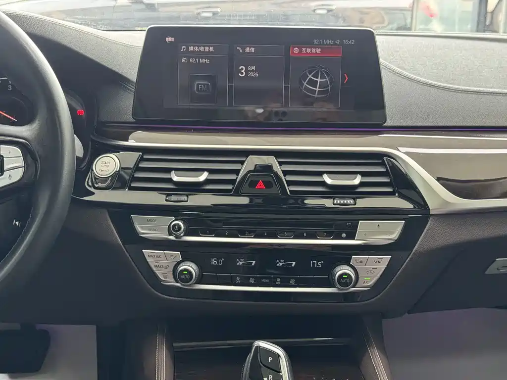 BMW 5 Series 2019 — фото 14