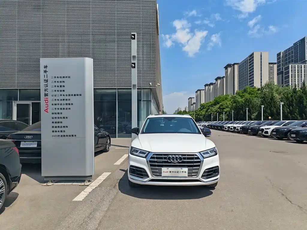 Audi Q5L 2021 — фото 1