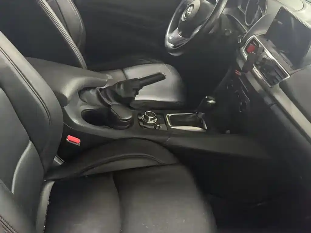 Mazda 3 Axela 2015