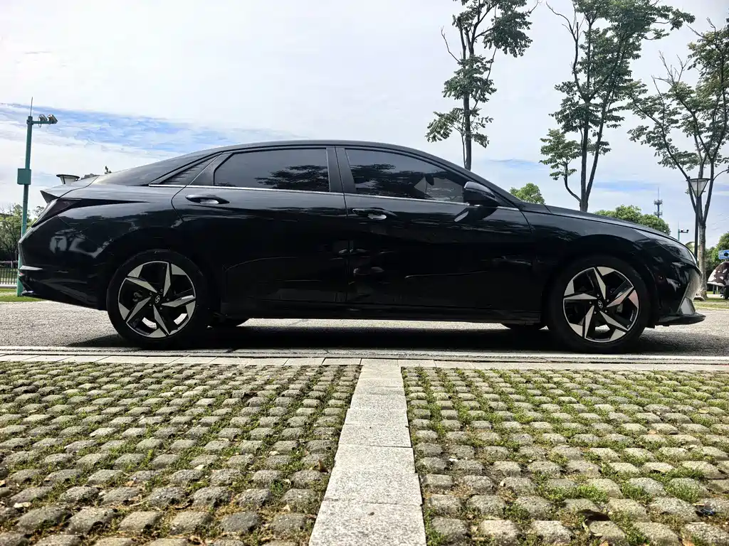 Hyundai Elantra 2022