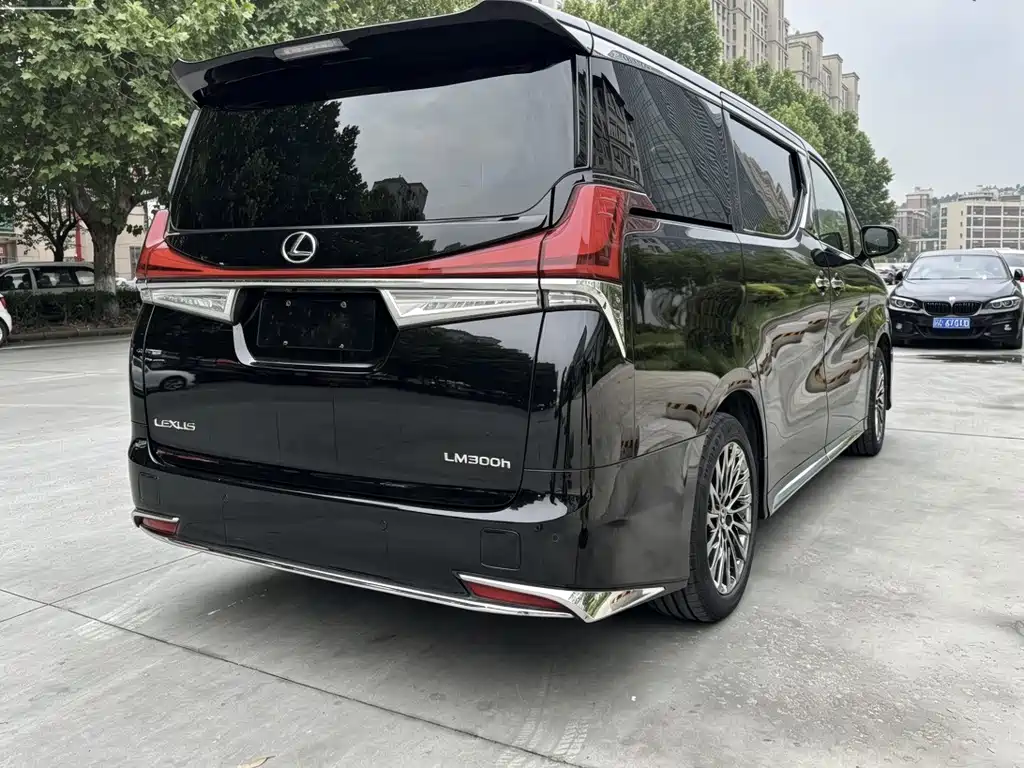 Toyota Vellfire 2023 — фото 9