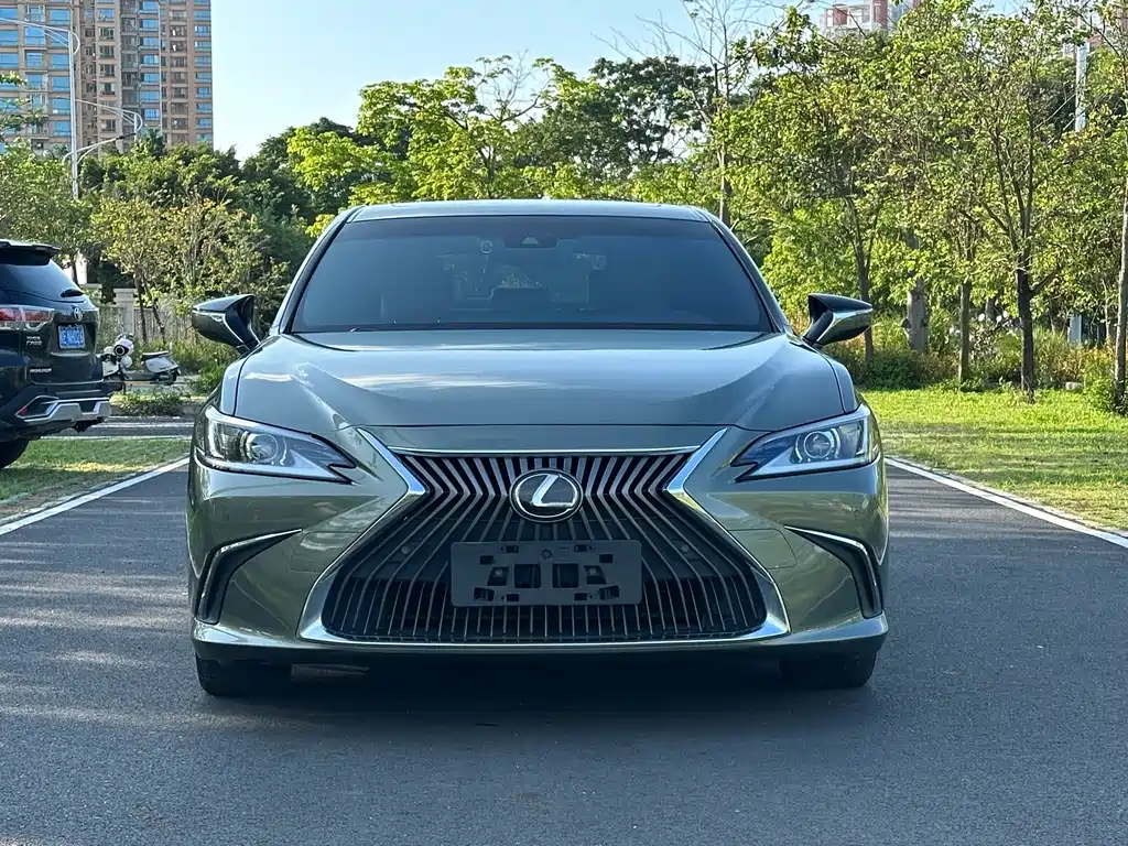 Lexus ES 2018 — фото 2