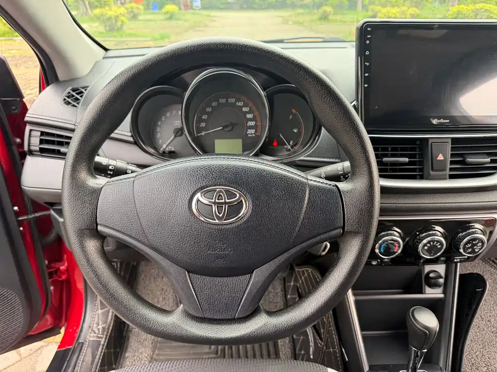 Toyota Yaris L 2020 — фото 17