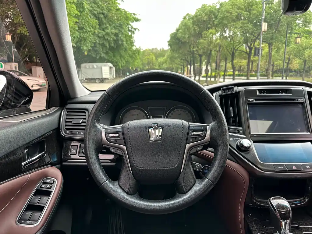 Toyota Crown 2019 — фото 10
