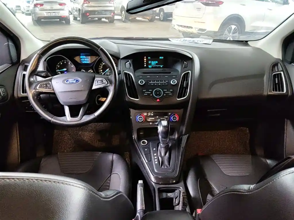 Ford Focus 2016 — фото 10