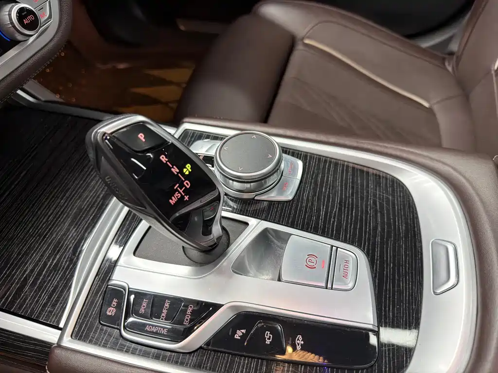 BMW 7 Series 2019 — фото 8