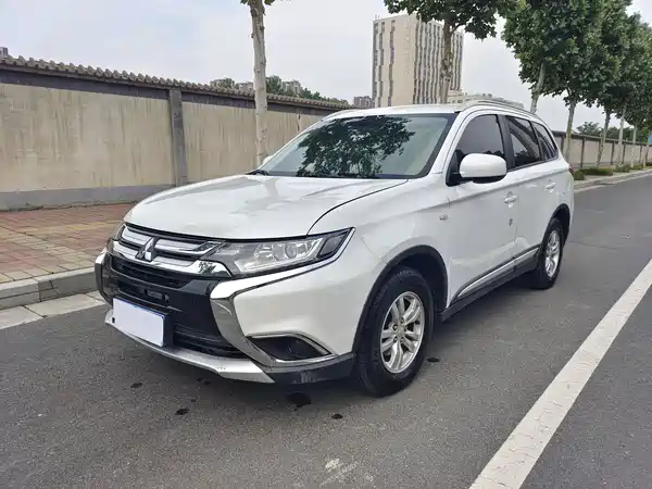Mitsubishi Outlander 2016