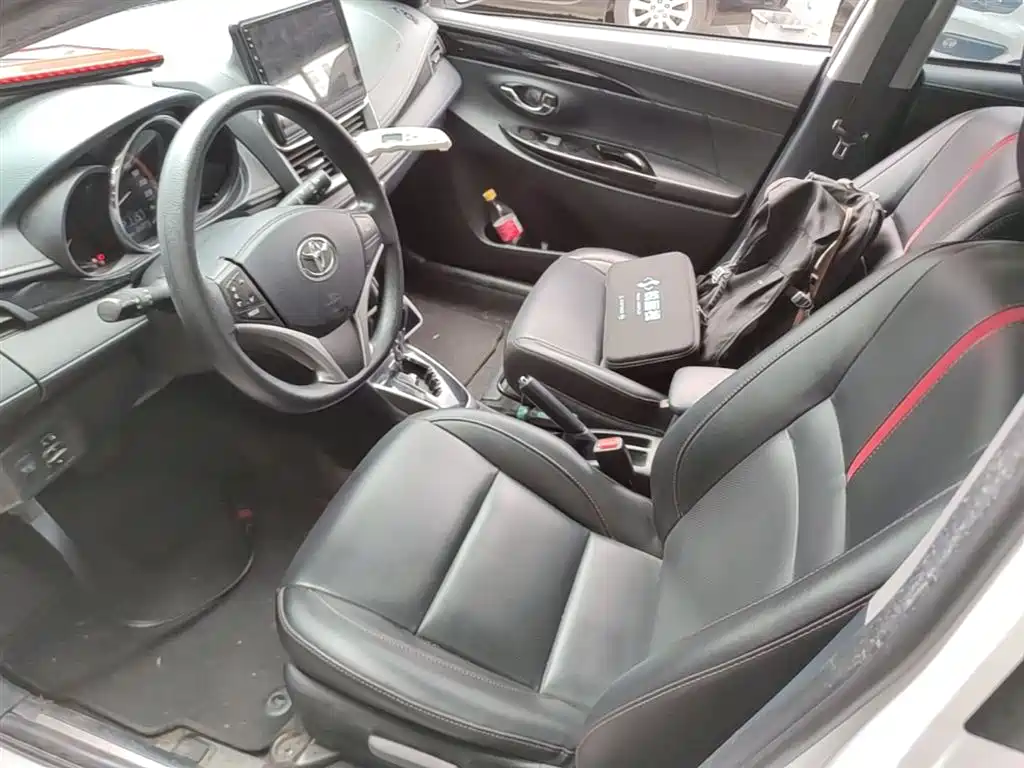 Toyota Yaris L 2022 — фото 15