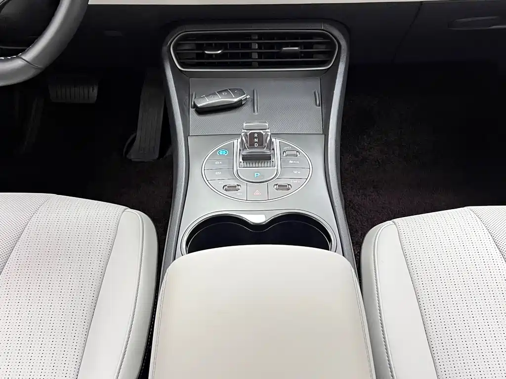 BYD Seal 05 DM-i 2025 — фото 23
